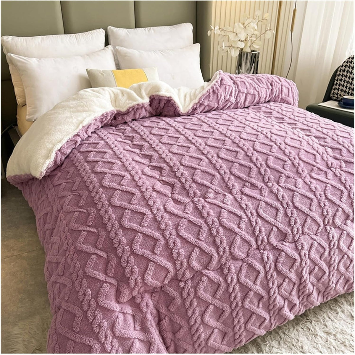 Reversible Quilted Sherpa Throw – Dual-Sided Fleece Blanket with Geometric Design for Couch, Bed & Living Room | Thomler
