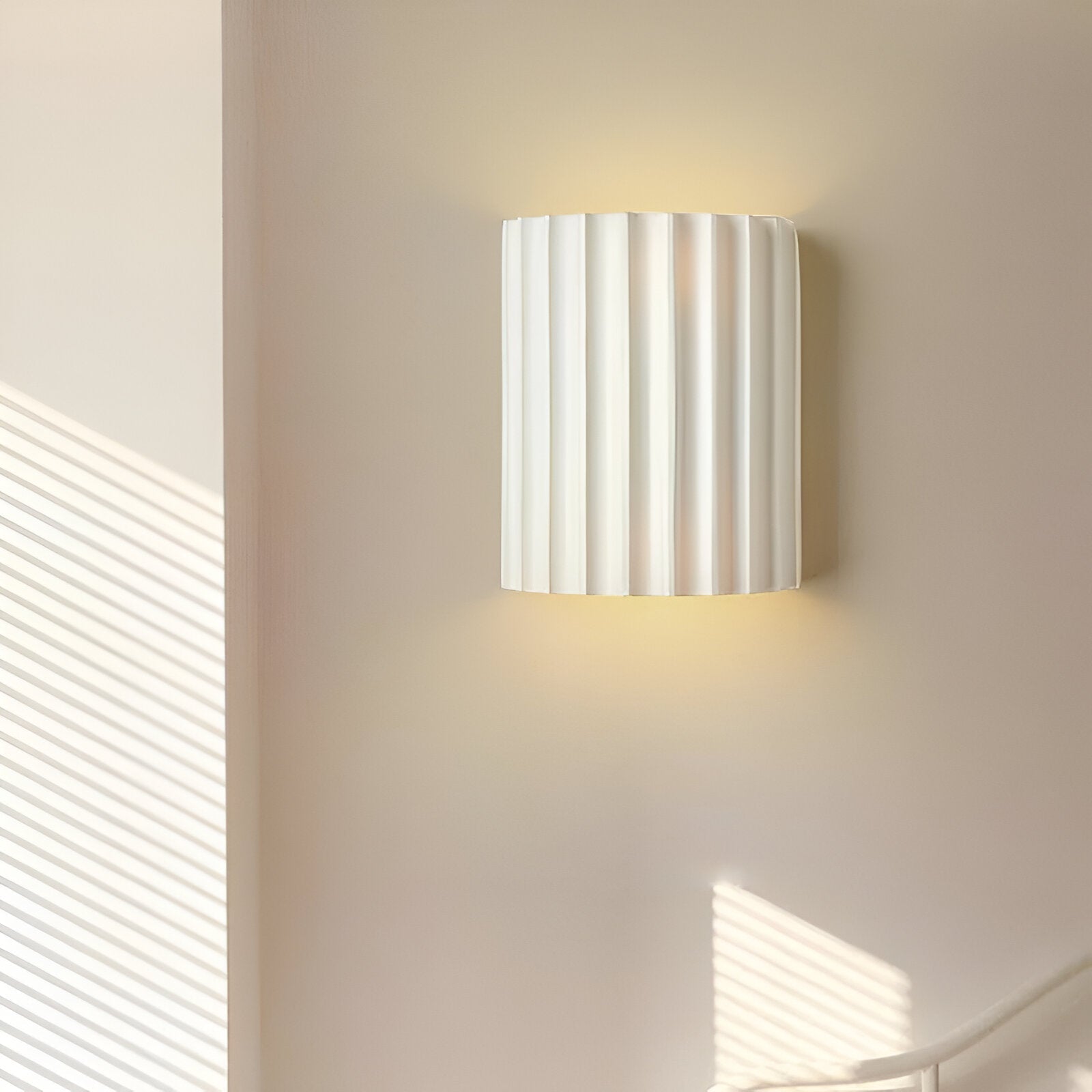 Wall Lamp Resin 16.0 cm Green Wavy Bedroom Hallway Ambient Lighting Nordic Sculptural Accent Light | Thomler