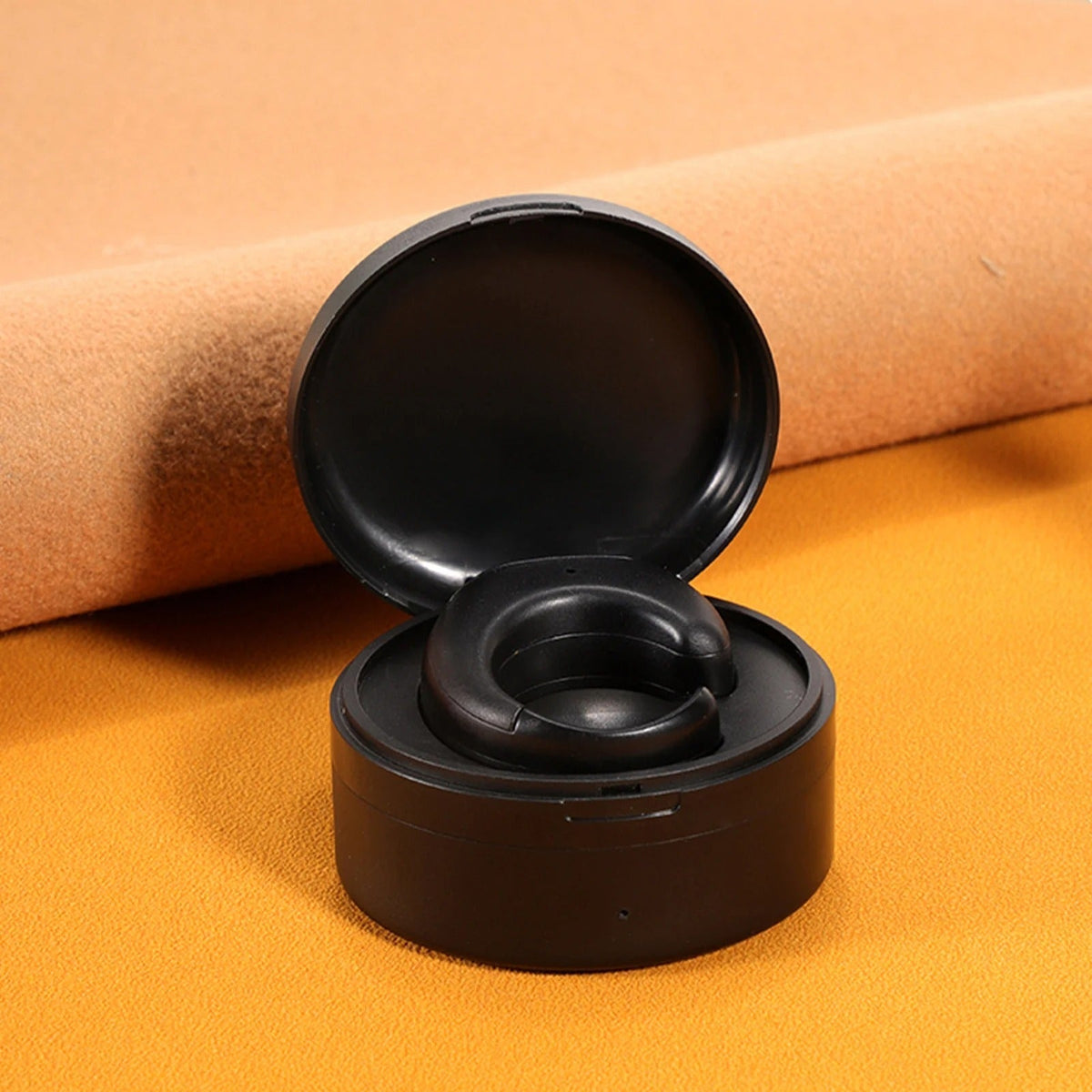 Wearable Bluetooth Page Turner Ring for Reading & Scrolling – Hands-Free Remote Control for eBooks, Presentations & Social Media | Thomler