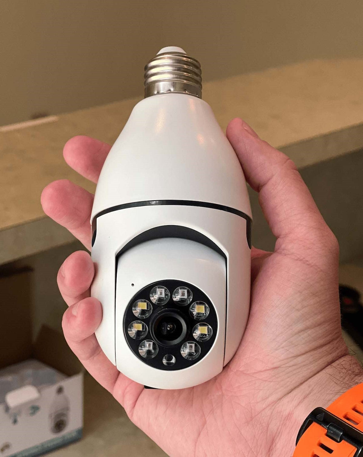 360° Motion-Tracking Security Camera with Two-Way Audio & Night Vision – Screw-In Design, HD Recording, App Control | Thomler