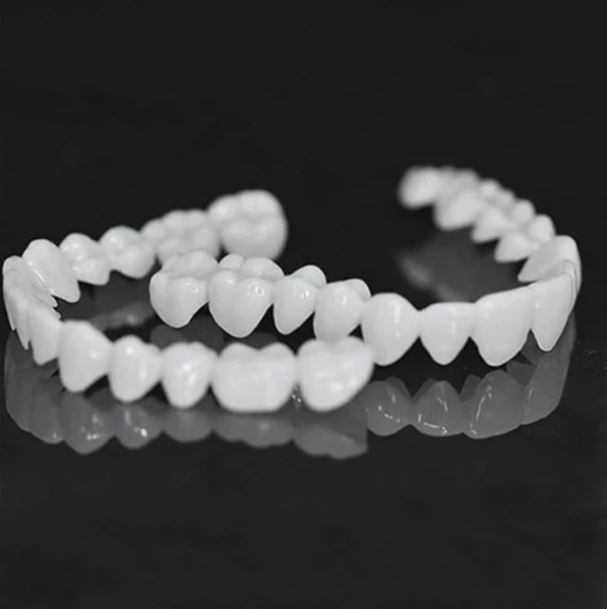 Clip-On Cosmetic Tooth Veneers – Temporary Smile Cover with Heat-Moldable Fit for Natural White Appearance | Thomler