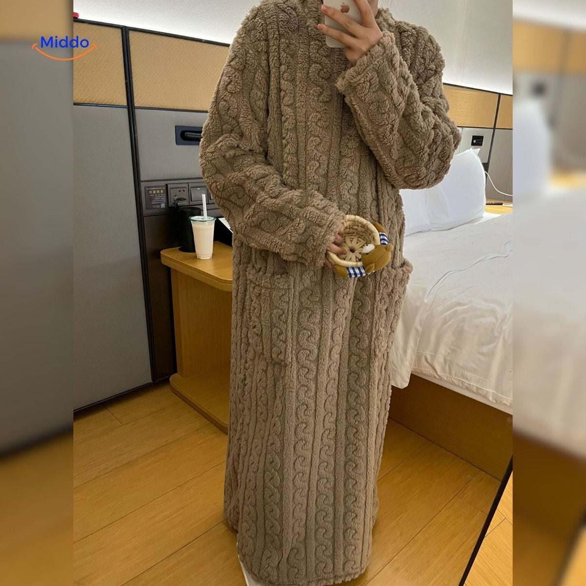 Floor-Length Fleece Wearable Blanket with Pockets – Cozy Indoor Loungewear | Thomler