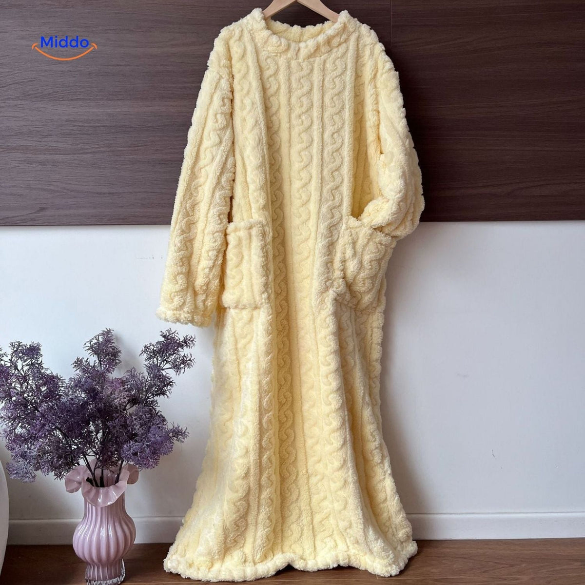 Floor-Length Fleece Wearable Blanket with Pockets – Cozy Indoor Loungewear | Thomler