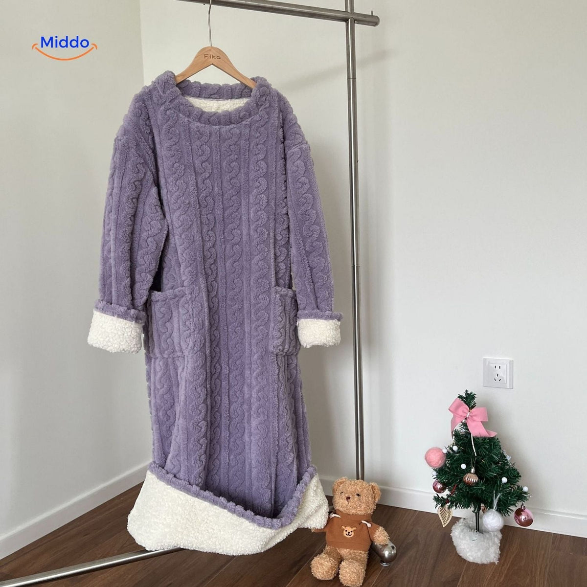 Floor-Length Fleece Wearable Blanket with Pockets – Cozy Indoor Loungewear | Thomler