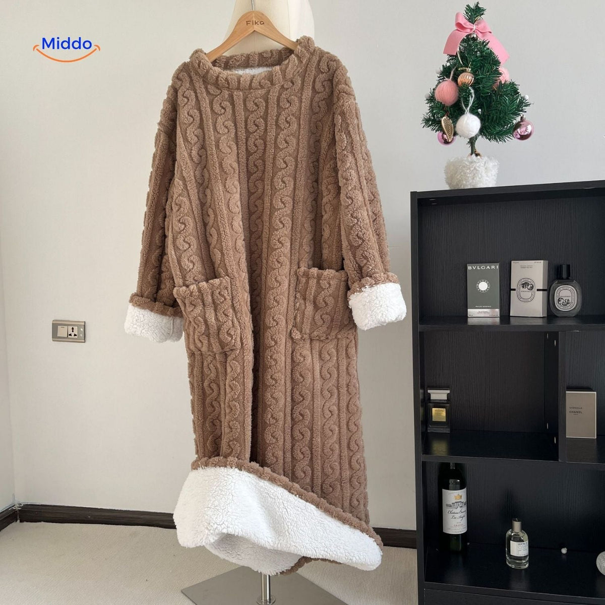 Floor-Length Fleece Wearable Blanket with Pockets – Cozy Indoor Loungewear | Thomler