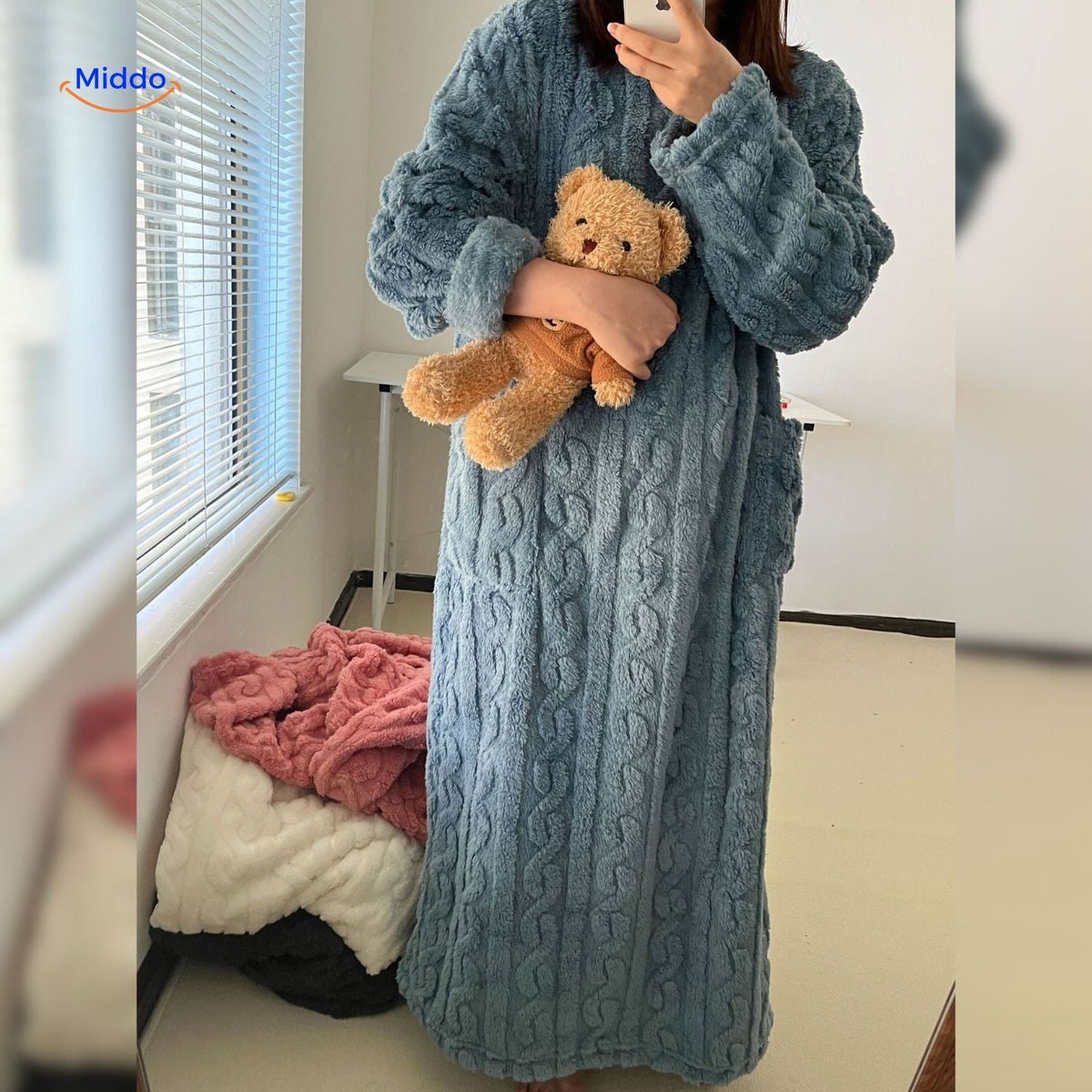 Floor-Length Fleece Wearable Blanket with Pockets – Cozy Indoor Loungewear | Thomler
