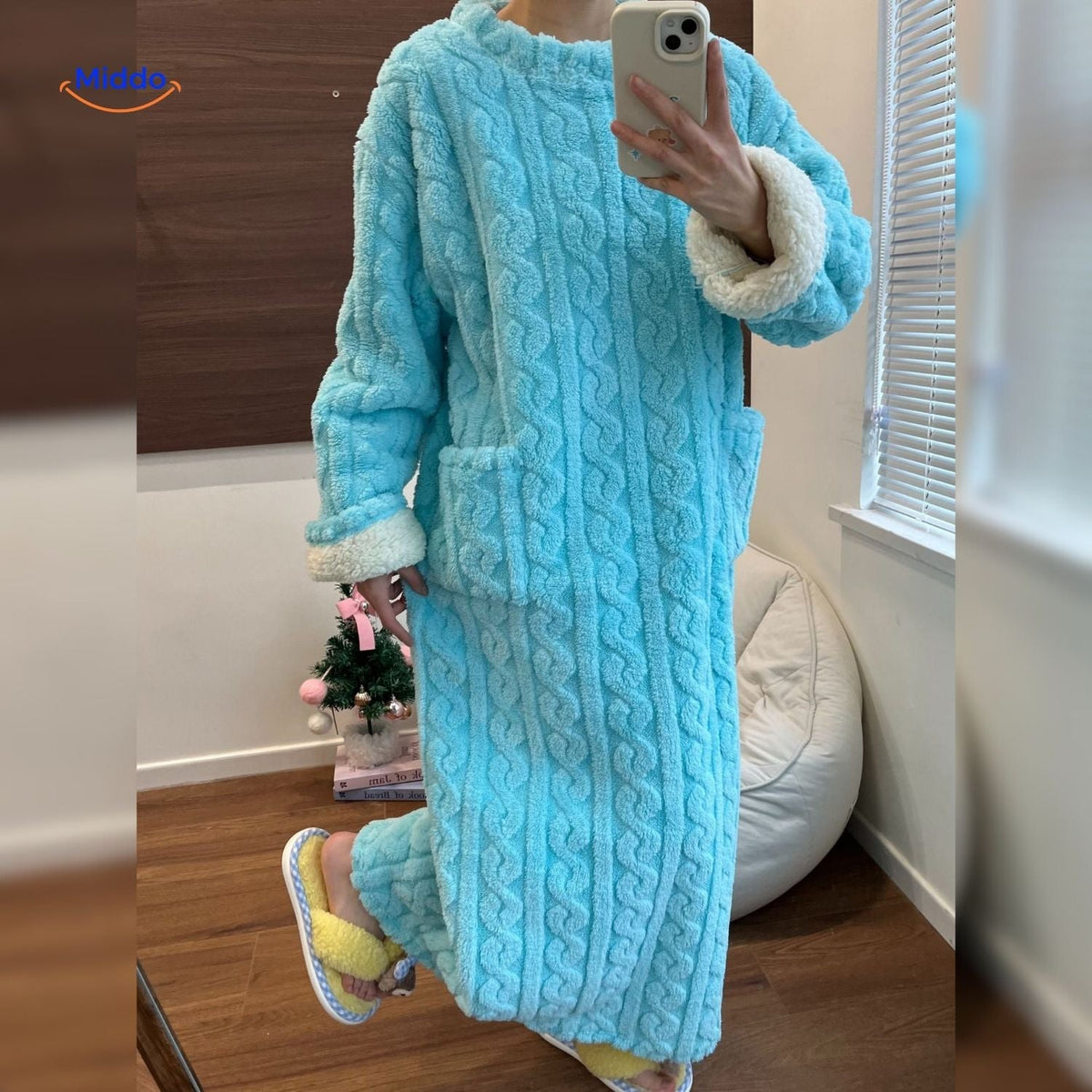 Floor-Length Fleece Wearable Blanket with Pockets – Cozy Indoor Loungewear | Thomler