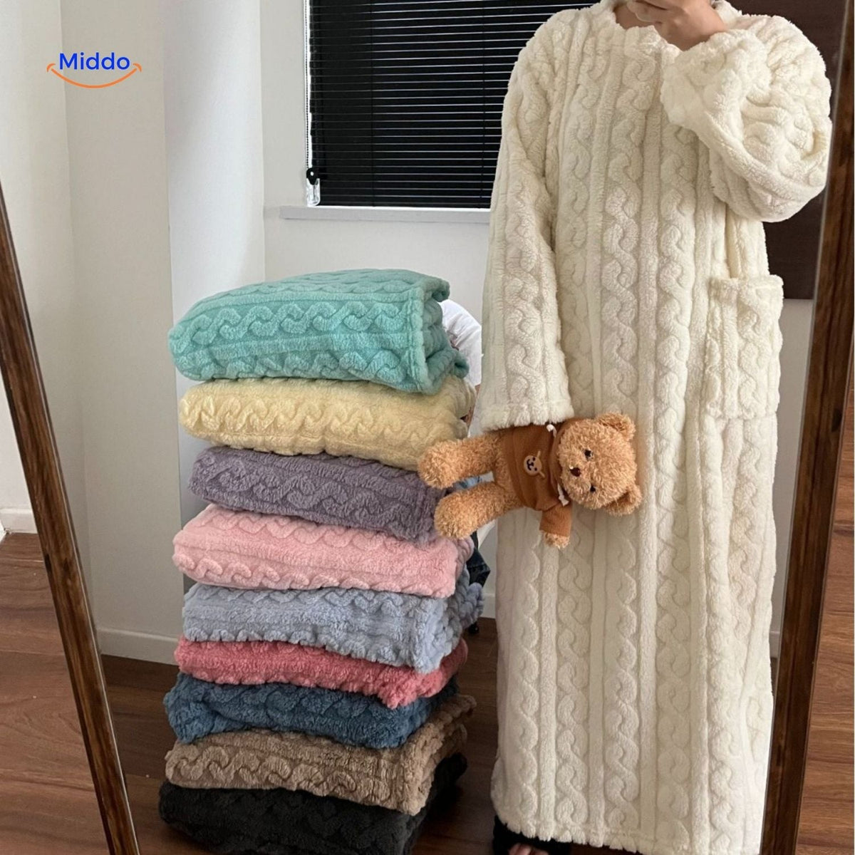 Floor-Length Fleece Wearable Blanket with Pockets – Cozy Indoor Loungewear | Thomler