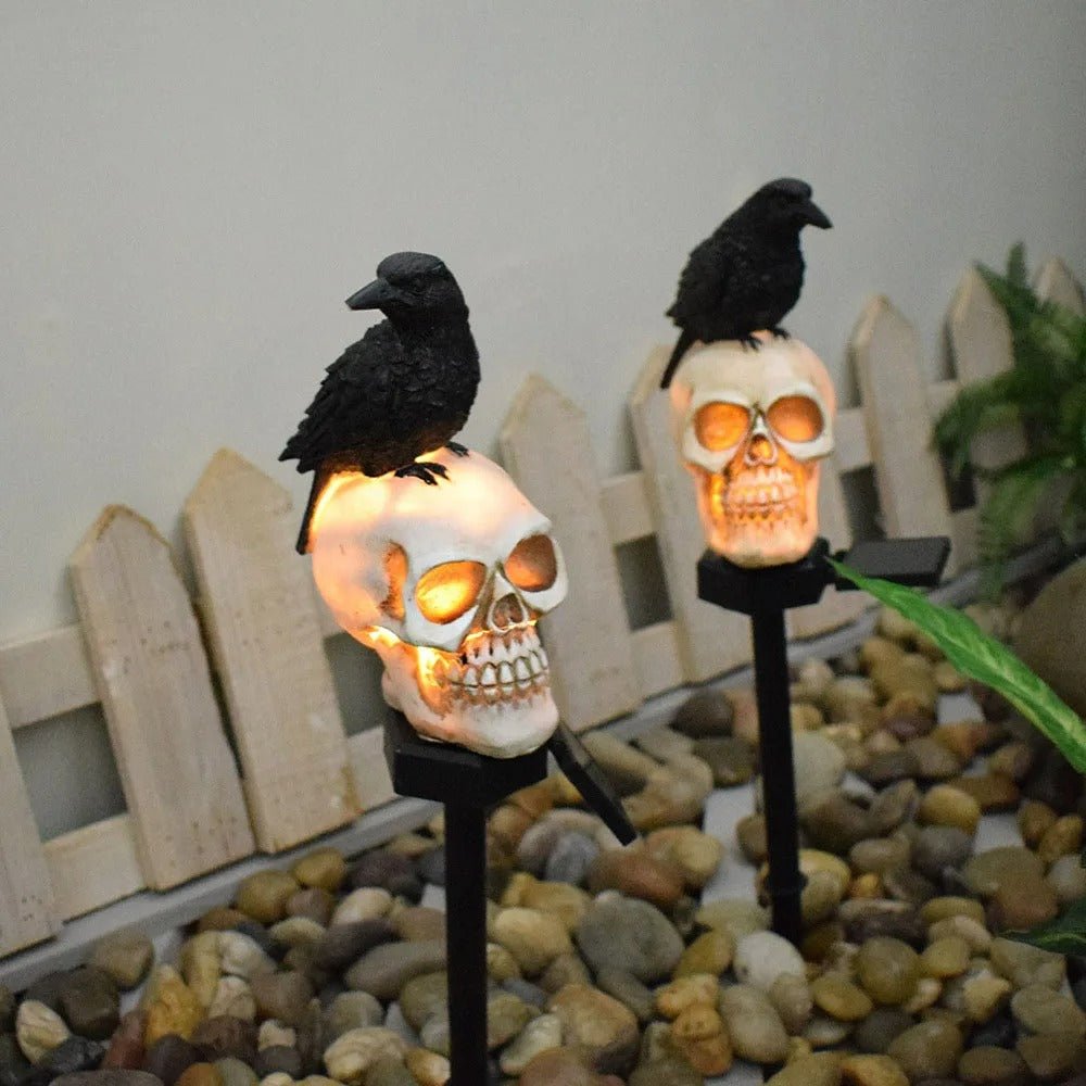 Raven on Skull LED Solar Lamp – Weatherproof Outdoor Light for Yard, Patio & Seasonal Decor | Thomler