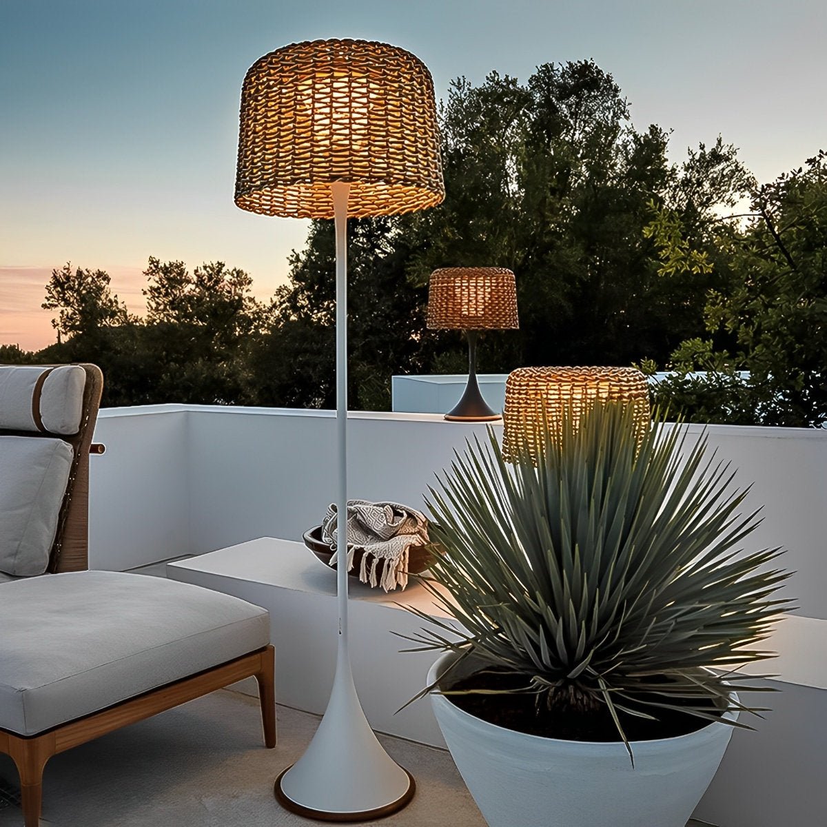 Floor Lamp Synthetic Rattan 176.0 cm White Outdoor Patio Solar LED Garden Lighting Waterproof | Thomler
