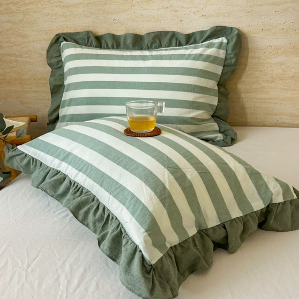 Queen Microfiber Pillowcase with Ruffle Trim & Zipper Closure – Vintage Stripe Pattern for Bedroom Décor – Soft Breathable Fabric | Thomler
