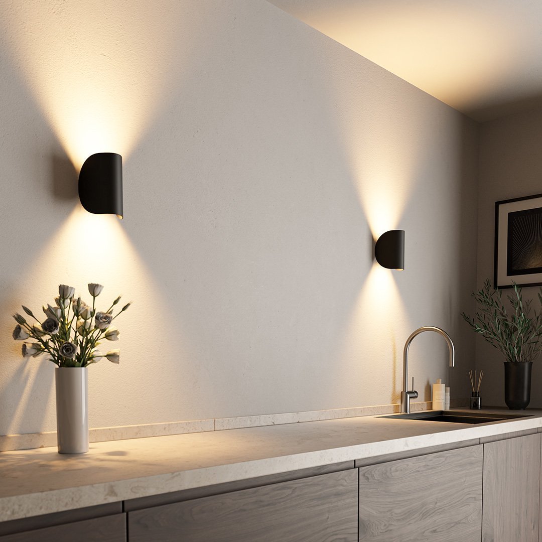 Dual-Beam Adjustable LED Wall Light – Aluminum Up-Down Sconce for Hallways & Bedrooms – Rotatable Accent Fixture for Modern Interiors | Thomler