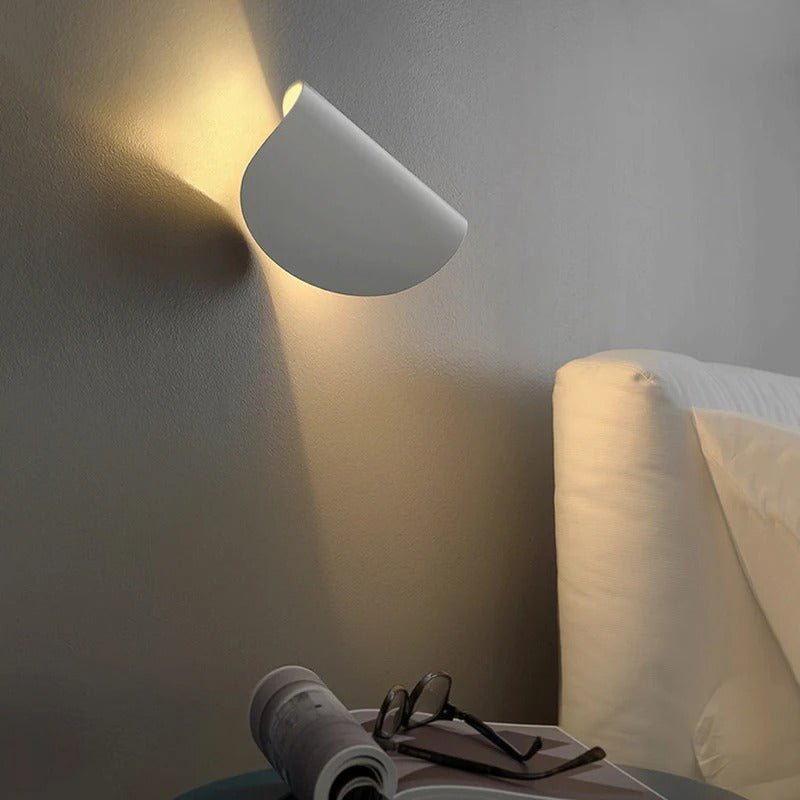 Dual-Beam Adjustable LED Wall Light – Aluminum Up-Down Sconce for Hallways & Bedrooms – Rotatable Accent Fixture for Modern Interiors | Thomler
