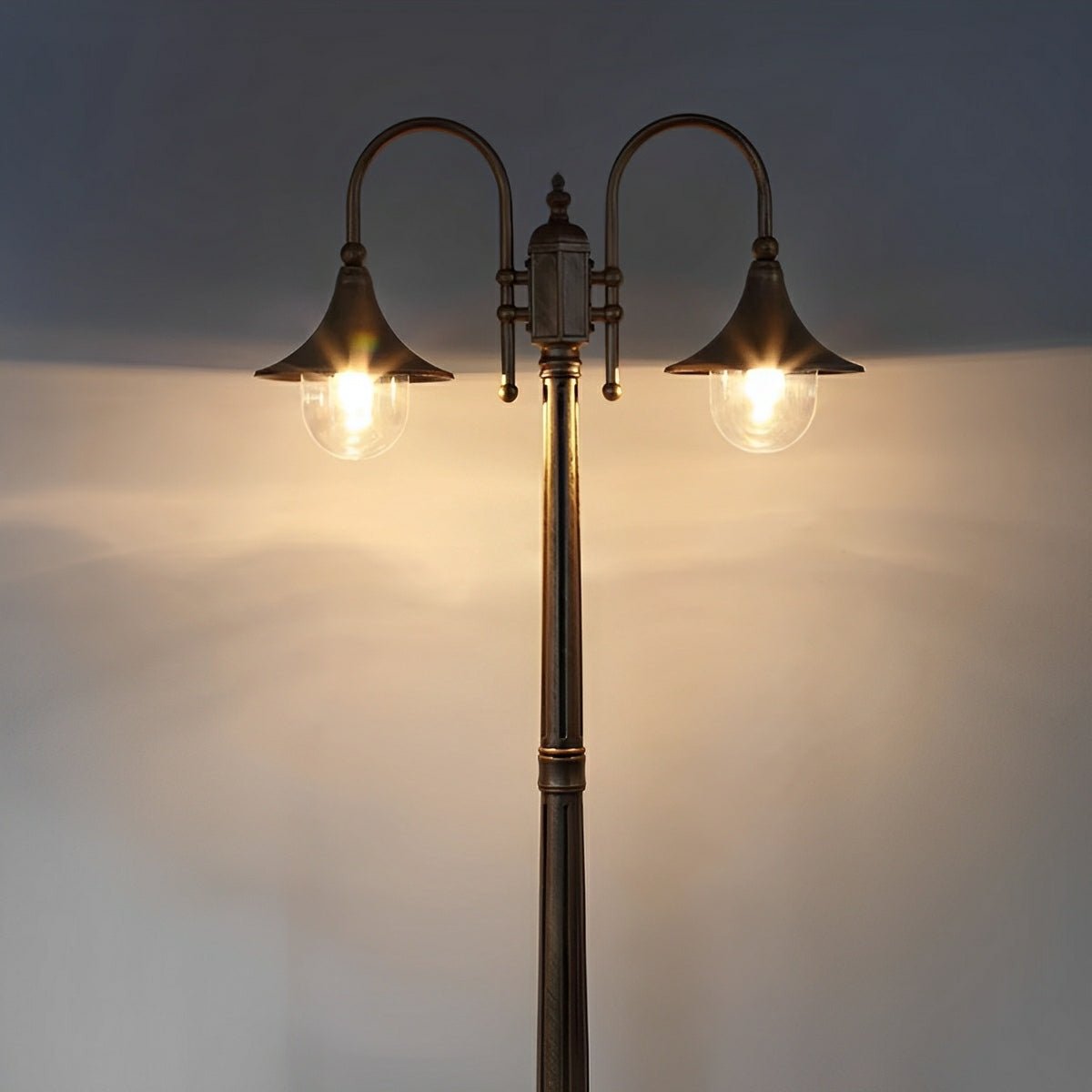 Classic Post Lantern Fixture Weather-Resistant Aluminum Garden Yard Driveway Lighting Black Bronze 1 2 3 Lamp Heads 78-124 in Tall E27 | Thomler