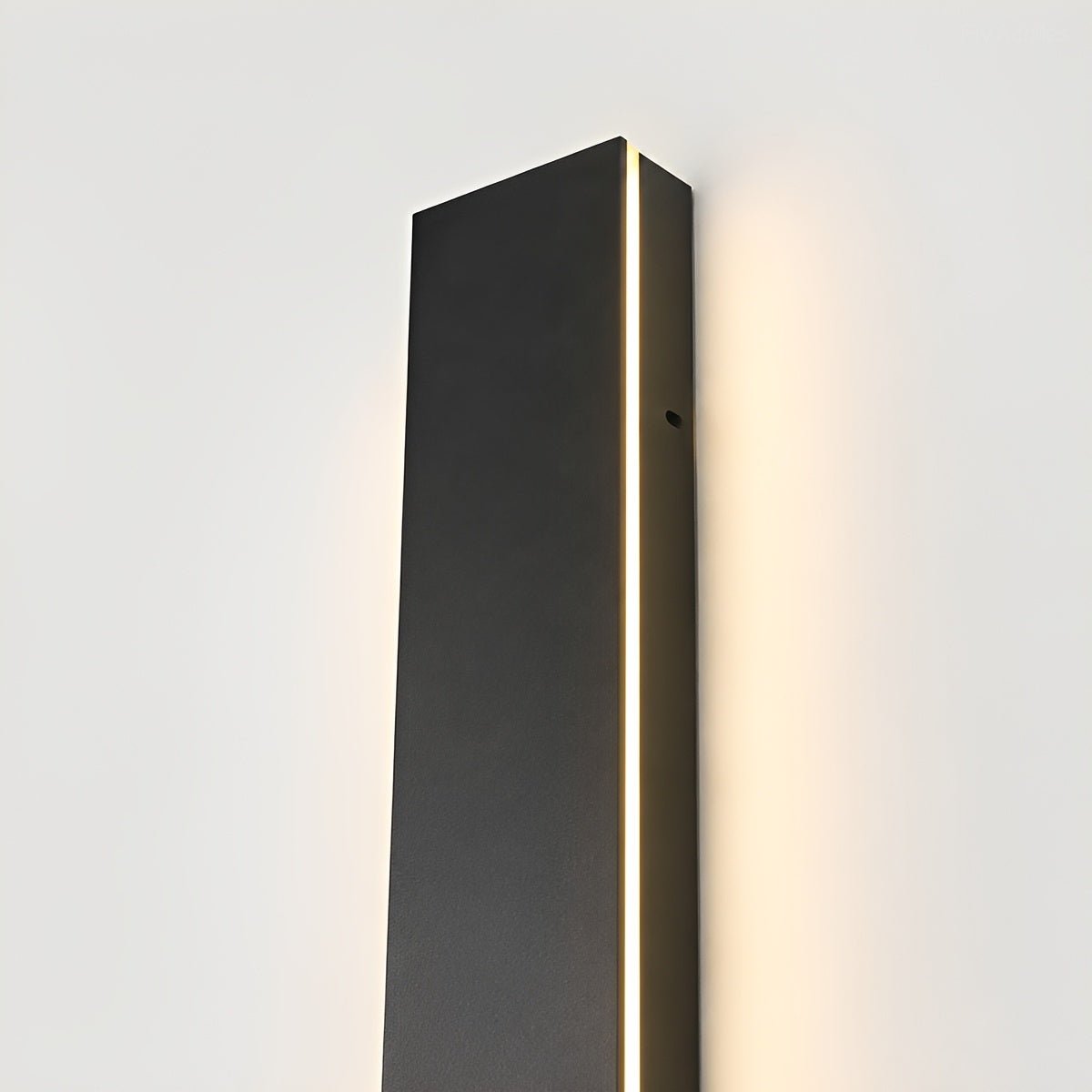 Linear Aluminum Exterior Sconce 485lm IP65 Rated for Entryway Deck Pathway Facade in Black | Thomler