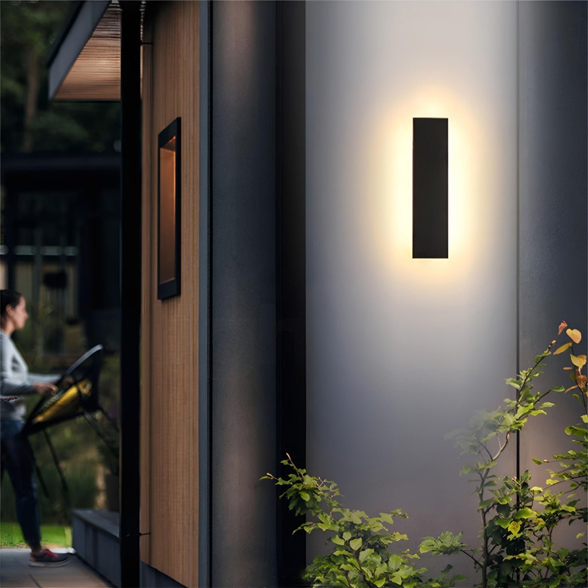 Linear Aluminum Exterior Sconce 485lm IP65 Rated for Entryway Deck Pathway Facade in Black | Thomler