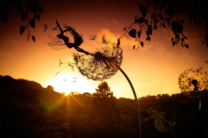 Metal Fairy Garden Stakes with Dandelion Flowers for Outdoor Yard Decoration | Whimsical Lawn Ornaments for Spring Summer Gardens & Flower | Thomler