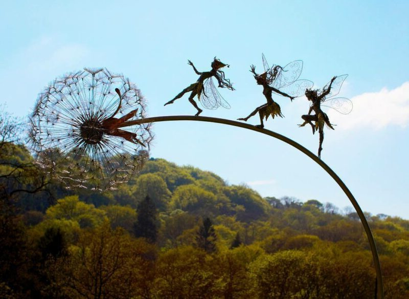 Metal Fairy Garden Stakes with Dandelion Flowers for Outdoor Yard Decoration | Whimsical Lawn Ornaments for Spring Summer Gardens & Flower | Thomler